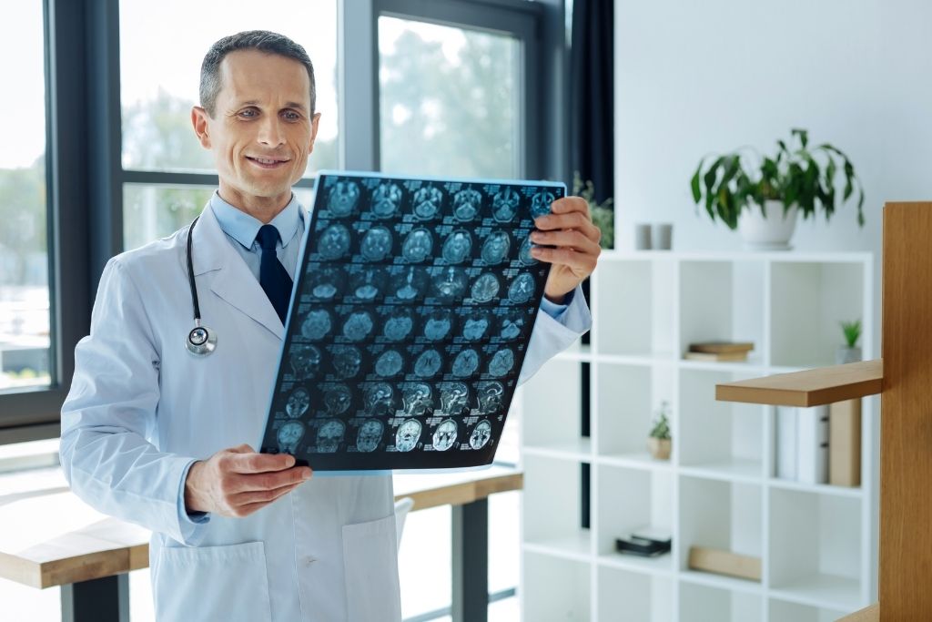When to see a neurologist - Doctor reviewing brain scan results